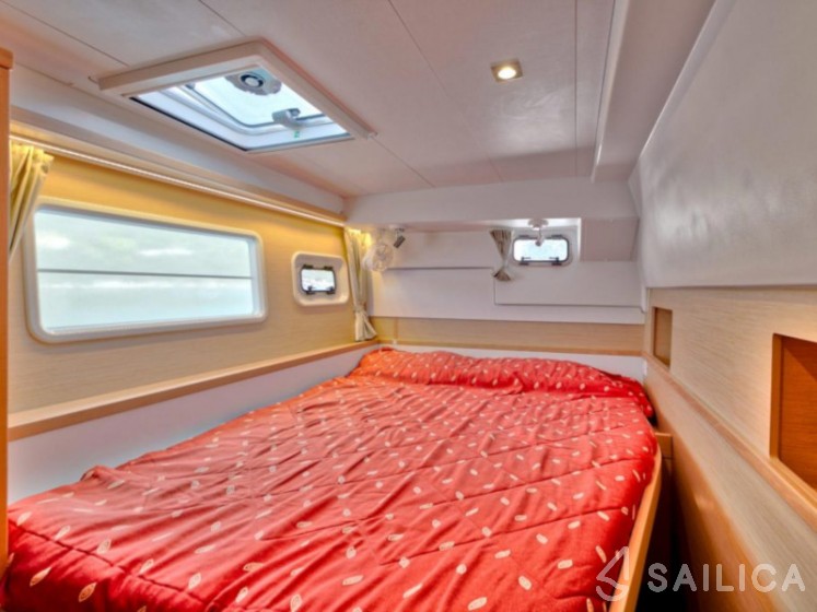 Lagoon 400 S2 - Yacht Charter Sailica