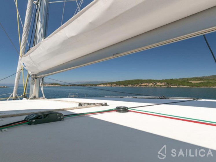 Lagoon 400 S2 - Yacht Charter Sailica