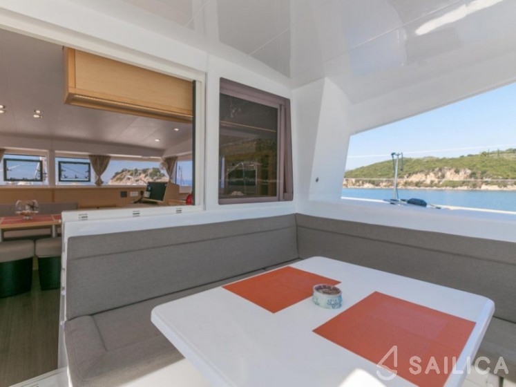 Lagoon 400 S2 - Yacht Charter Sailica