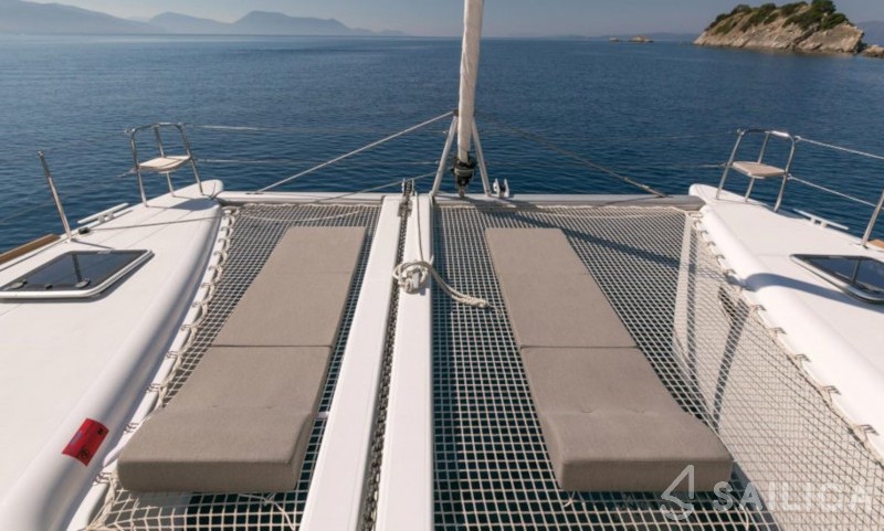 Lagoon 400 S2 - Yacht Charter Sailica