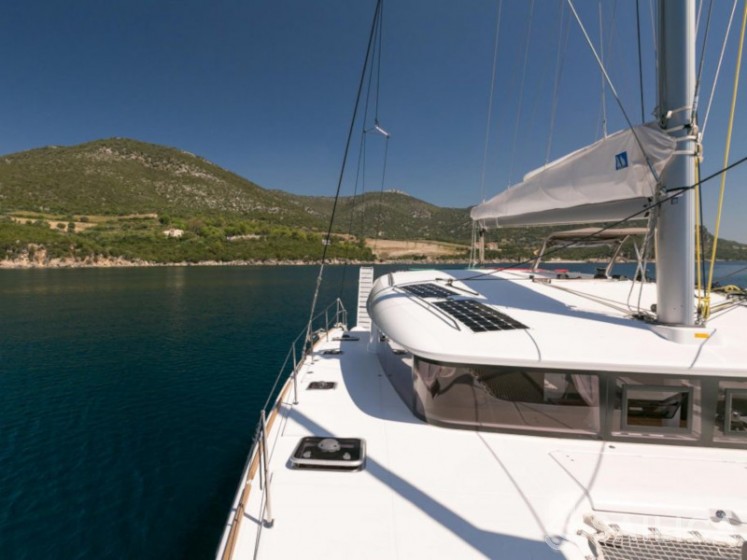 Lagoon 400 S2 - Yacht Charter Sailica