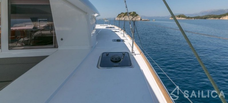 Lagoon 400 S2 - Yacht Charter Sailica