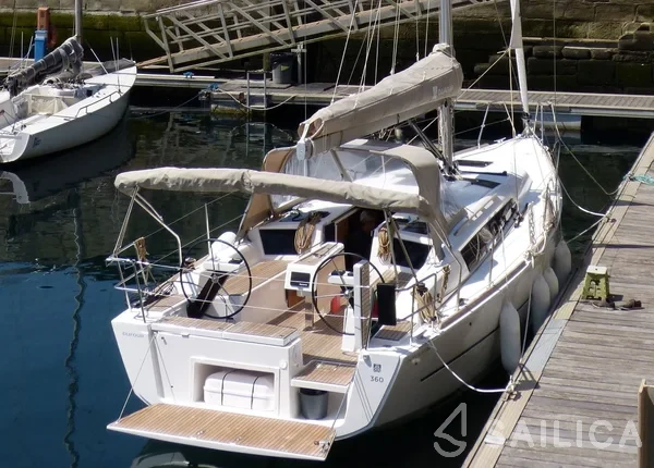 Dufour 360 GL - Yacht Charter Sailica