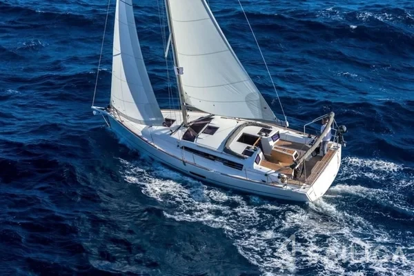 Dufour 360 GL - Yacht Charter Sailica