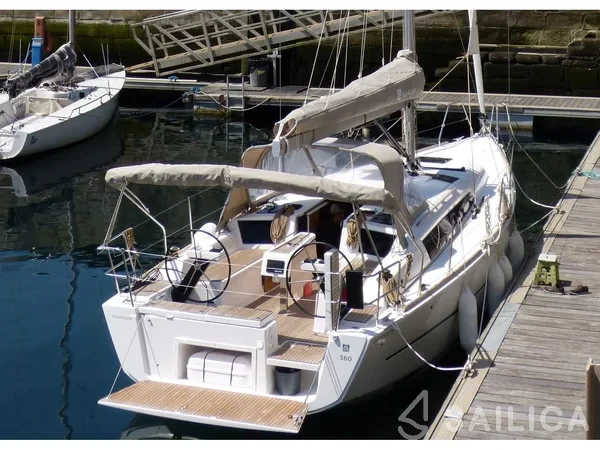 Dufour 360 GL - Yacht Charter Sailica