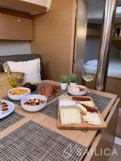 Dufour 360 GL - Yacht Charter Sailica