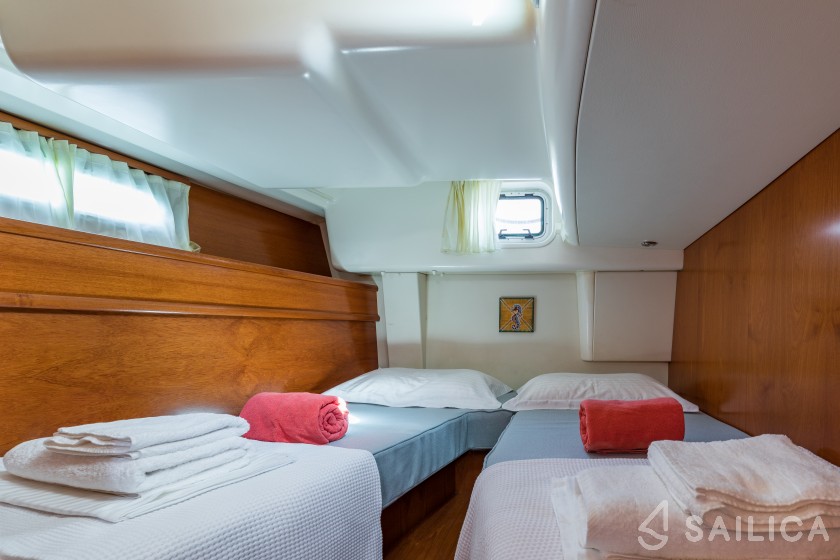 Sun Odyssey 54DS - Yacht Charter Sailica