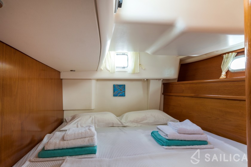 Sun Odyssey 54DS - Yacht Charter Sailica