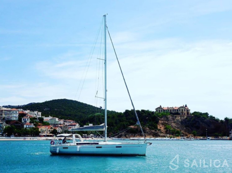Oceanis 45 - Yacht Charter Sailica