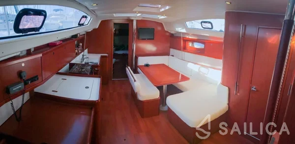 Oceanis 43 - Yacht Charter Sailica