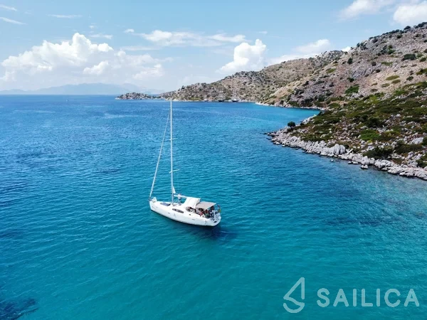 Oceanis 43 - Yacht Charter Sailica