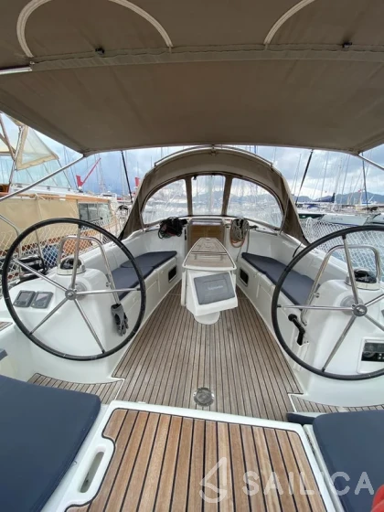 Oceanis 43 - Yacht Charter Sailica