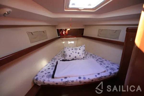 Oceanis 43 - Yacht Charter Sailica