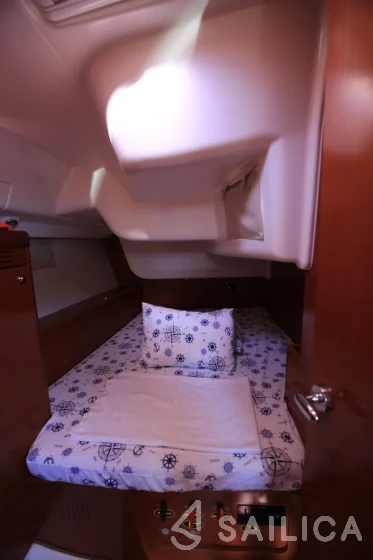 Oceanis 43 - Yacht Charter Sailica