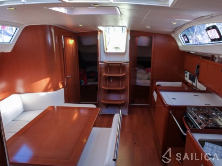 Oceanis 43 - Yacht Charter Sailica