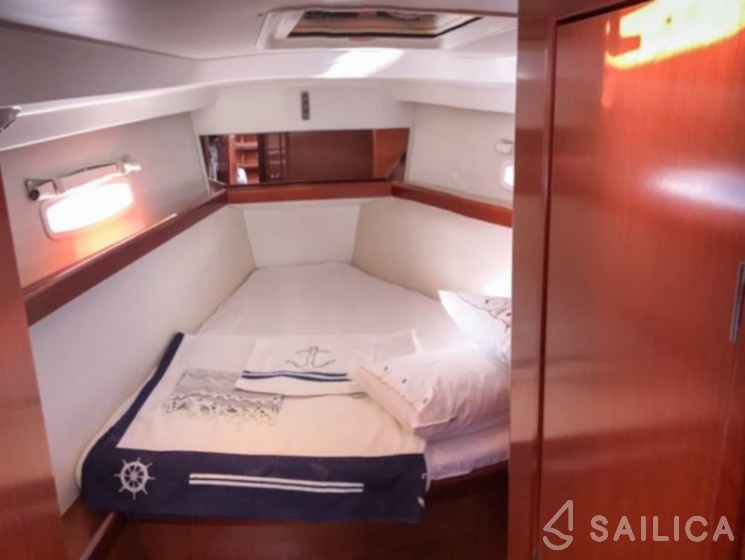 Oceanis 43 - Yacht Charter Sailica