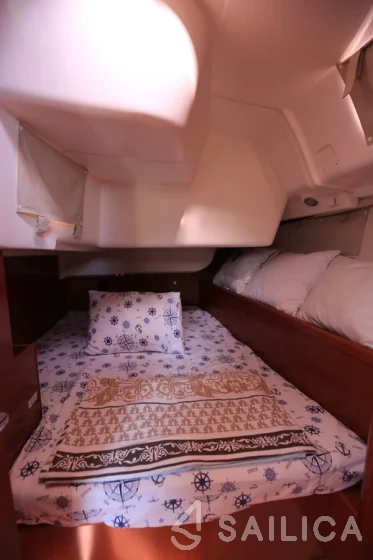 Oceanis 43 - Yacht Charter Sailica