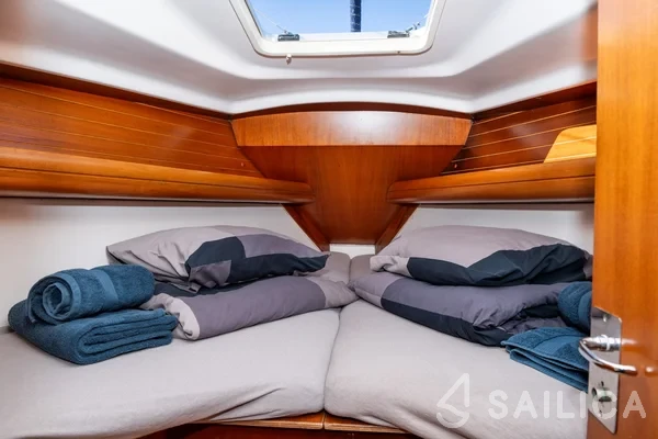 Elan 333 - Yacht Charter Sailica