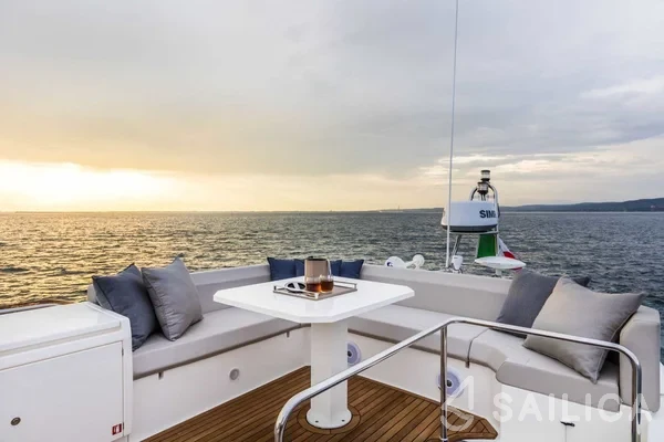 Ferretti 450 - Yacht Charter Sailica