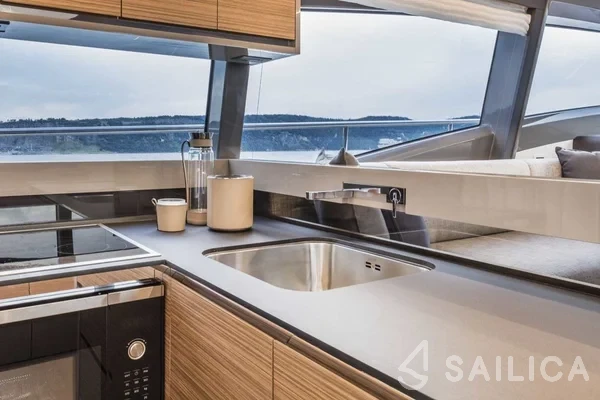 Ferretti 450 - Yacht Charter Sailica