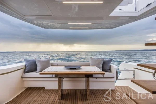 Ferretti 450 - Yacht Charter Sailica