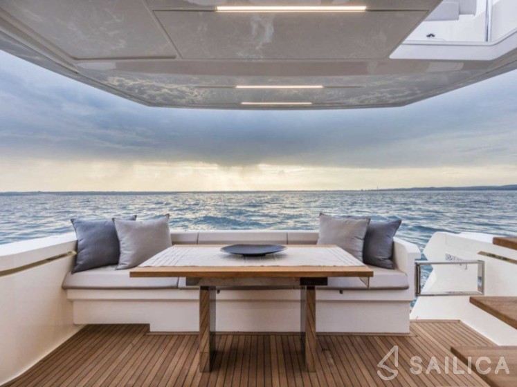 Ferretti 450 - Yacht Charter Sailica