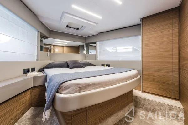 Ferretti 450 - Yacht Charter Sailica