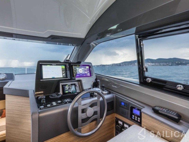 Ferretti 450 - Yacht Charter Sailica