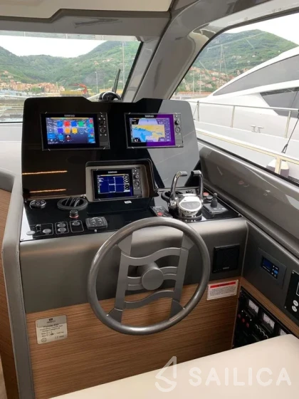 Ferretti 450 - Yacht Charter Sailica