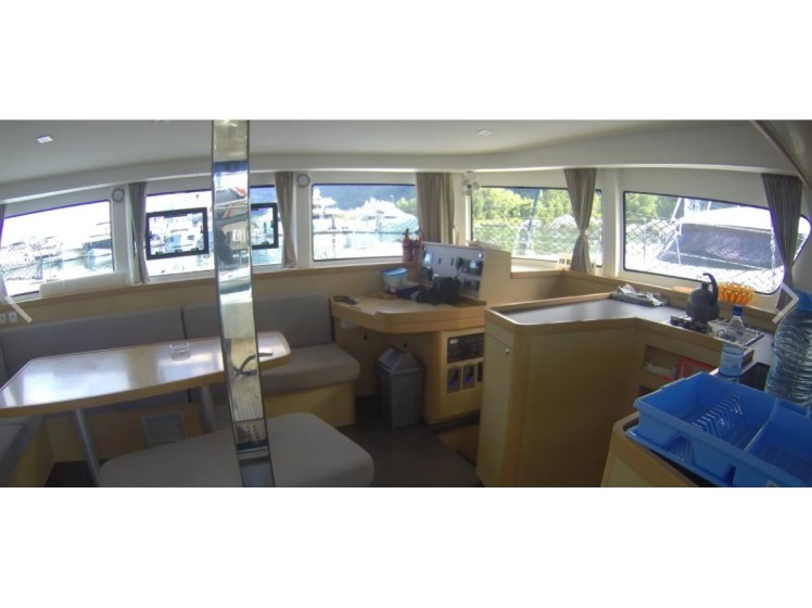 Lagoon 42 - Yacht Charter Sailica