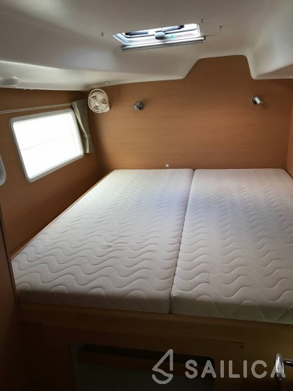 Lagoon 380 - Yacht Charter Sailica