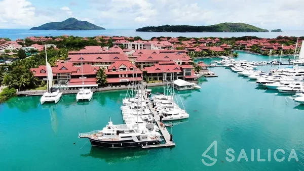 Lagoon 380 - Yacht Charter Sailica