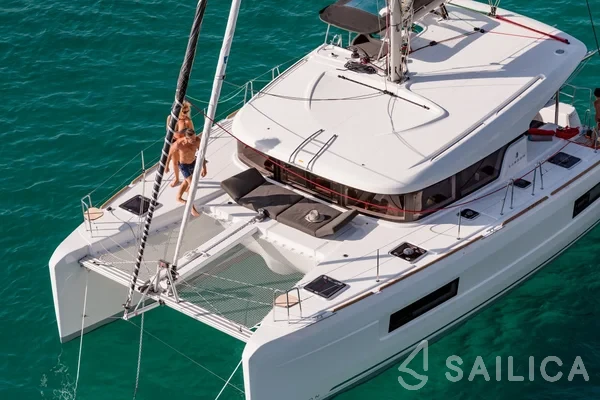 Lagoon 40 - Yacht Charter Sailica