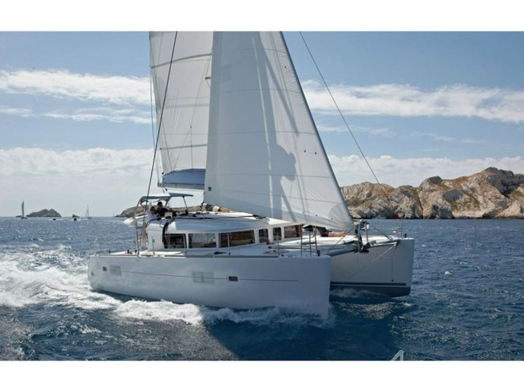 Lagoon 400 S2 - Yacht Charter Sailica