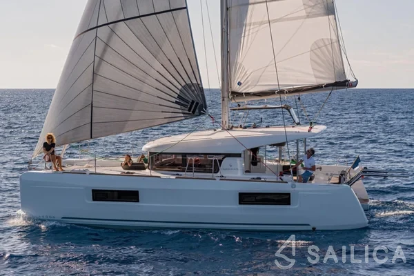 Lagoon 400 S2 - Yacht Charter Sailica