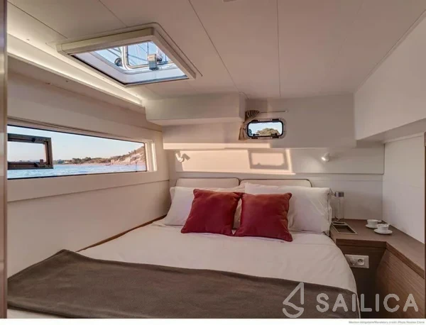 Lagoon 400 S2 - Yacht Charter Sailica