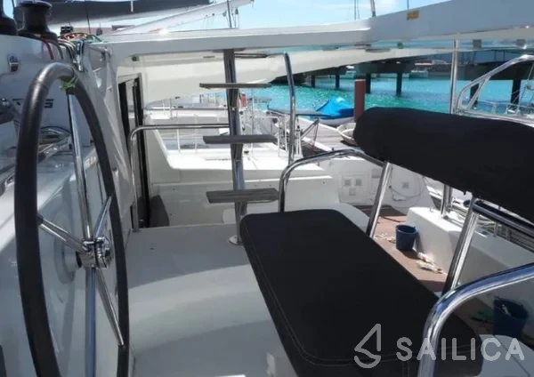 Lagoon 42 - Yacht Charter Sailica