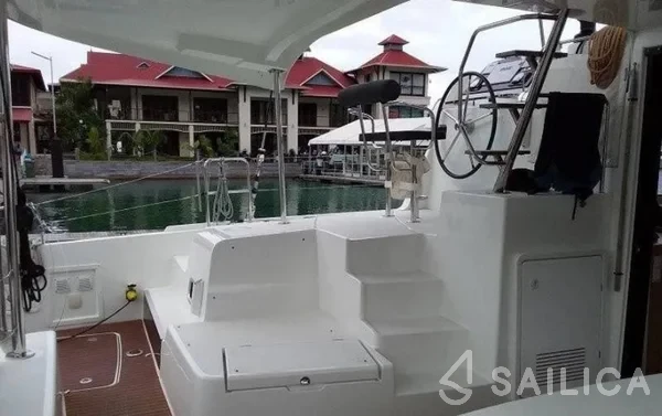 Lagoon 42 - Yacht Charter Sailica