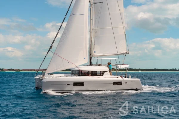 Lagoon 42 - Yacht Charter Sailica