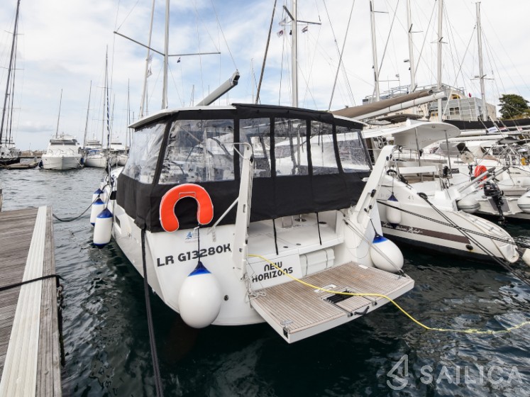 Sun Loft 47 - Yacht Charter Sailica