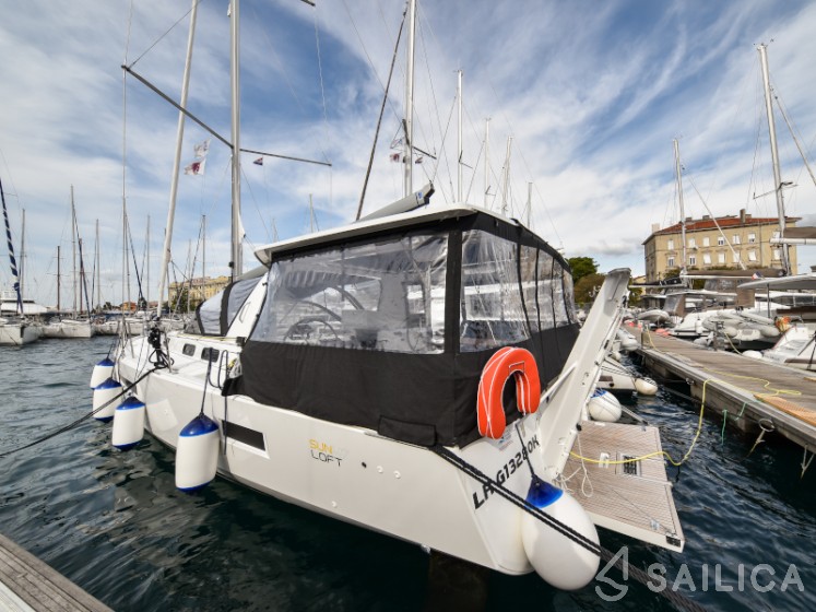 Sun Loft 47 - Yacht Charter Sailica