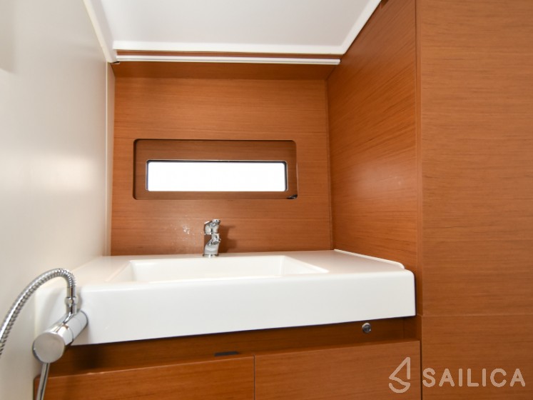 Sun Loft 47 - Yacht Charter Sailica