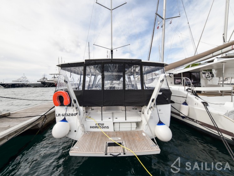 Sun Loft 47 - Yacht Charter Sailica