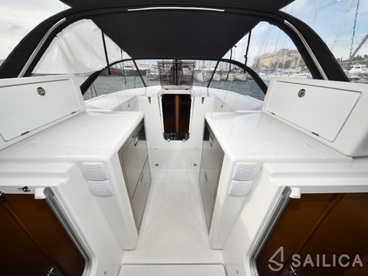 Sun Loft 47 - Yacht Charter Sailica