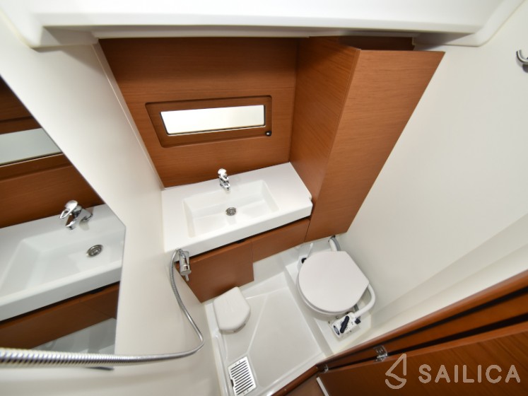 Sun Loft 47 - Yacht Charter Sailica