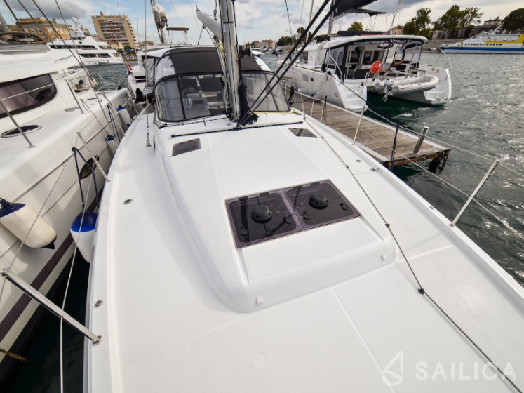 Sun Loft 47 - Yacht Charter Sailica