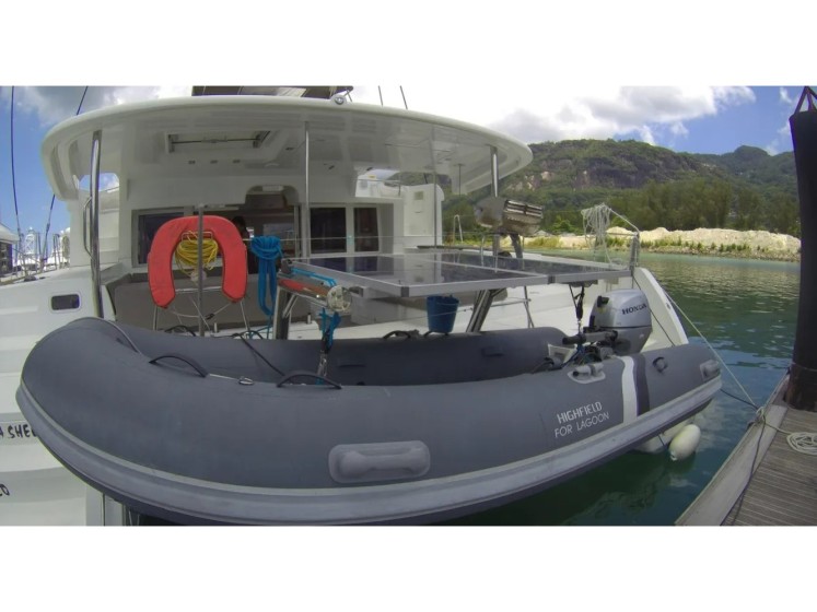Lagoon 450  Flybridge - Yacht Charter Sailica