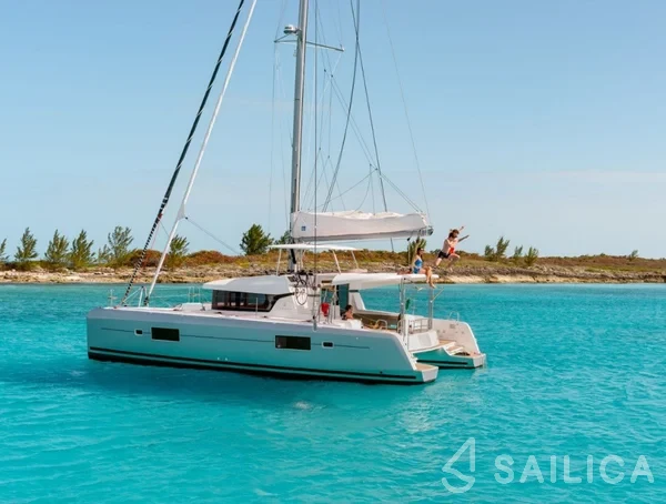 Lagoon 42 - Yacht Charter Sailica