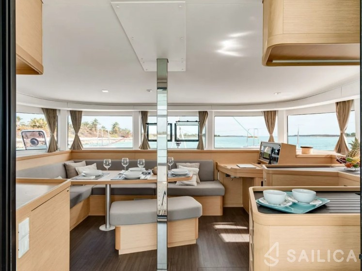 Lagoon 42 - Yacht Charter Sailica