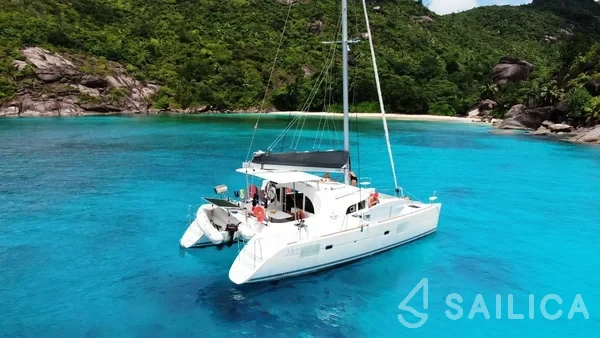 Lagoon 380 - Yacht Charter Sailica